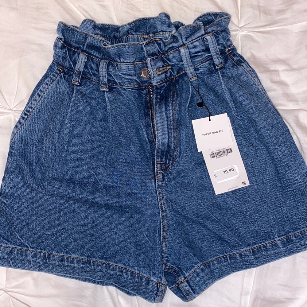 NWT Zara paper bag denim shorts , size 0